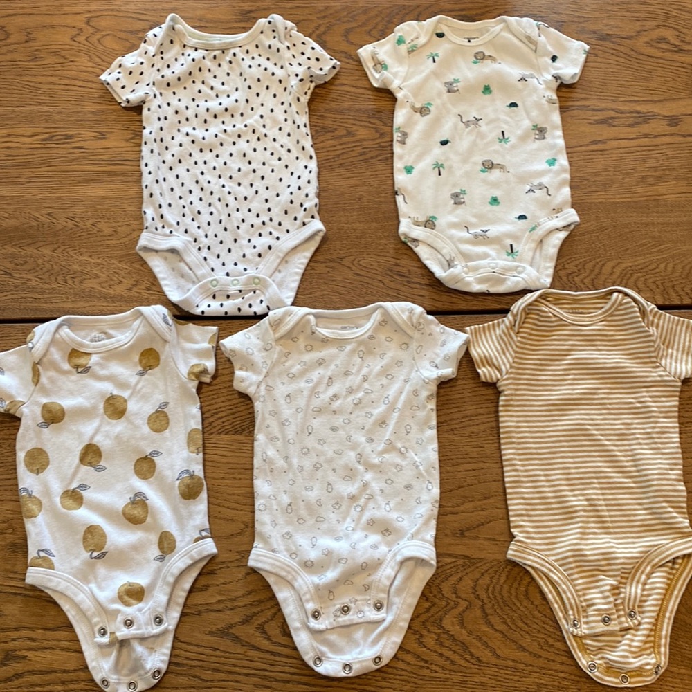 (5) short sleeved onesies